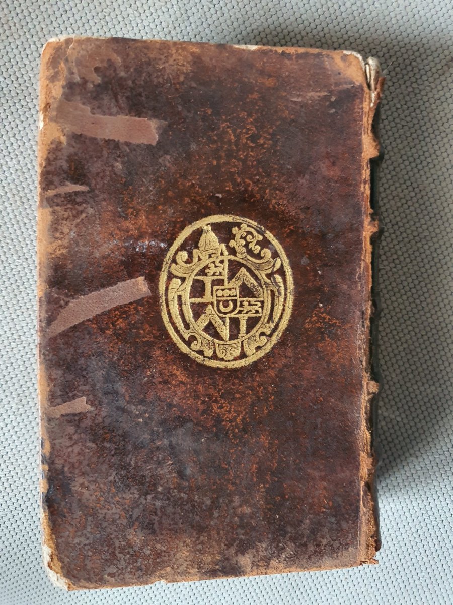 Livres et cartes postales